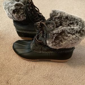 Snow boots